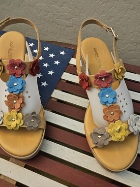Sophia Multi-Flower Leather Slingback Sandals — White & Mustard